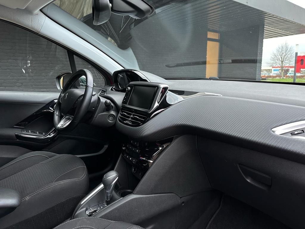 Peugeot 208 1.2t première // automaat //