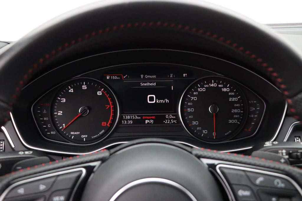 Audi A4 avant 35 tfsi s line black edition 150pk s-tronic