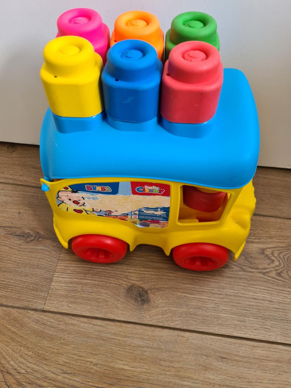 Bumba schoolbus gevuld met zachte blokken en Bumba figuurtjes Clementoni