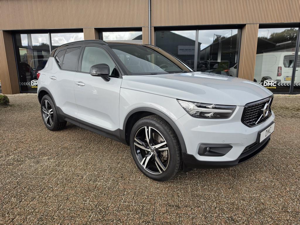 Volvo XC40 r design recharge plug-in hybrid lane assist | trekhaak | camera