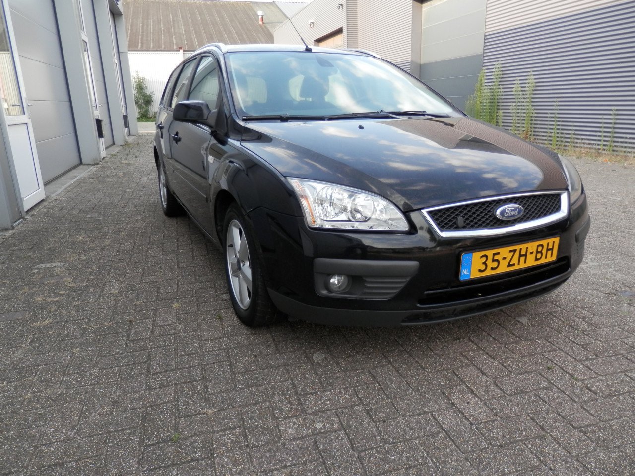 Auto Garant Biedt Aan: Ford Focus 1.8 Ambiente
