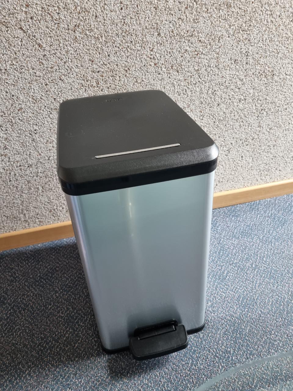 Kunststoffen pedaalemmer van Curver