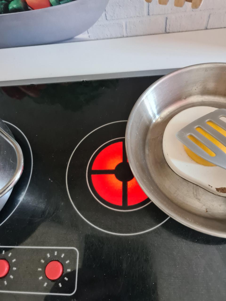 Houten speel keuken met geluiden , licht en ongeveer 150 accessoires