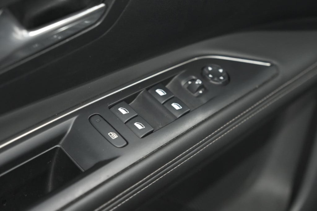 Peugeot 3008 puretech 130 eat6 allure | camera | navigatie | apple carplay 
