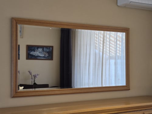 Dressoir , eettafel en spiegel kleur licht eiken