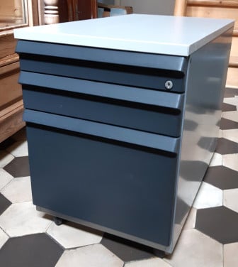 LADENBLOKJE VOOR ONDER BUREAU