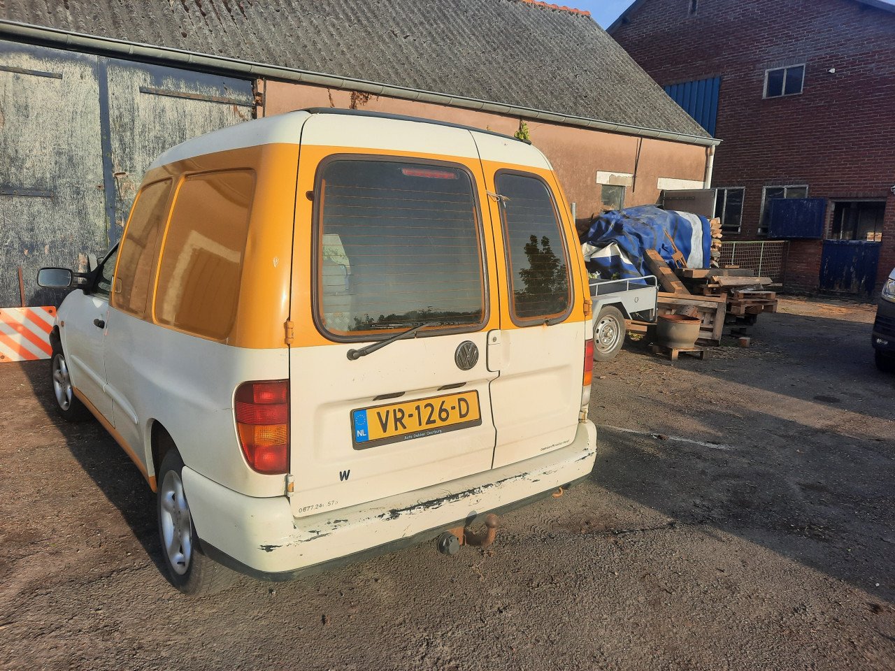 VW Caddy 1.4 MPi benzine  grijs kenteken