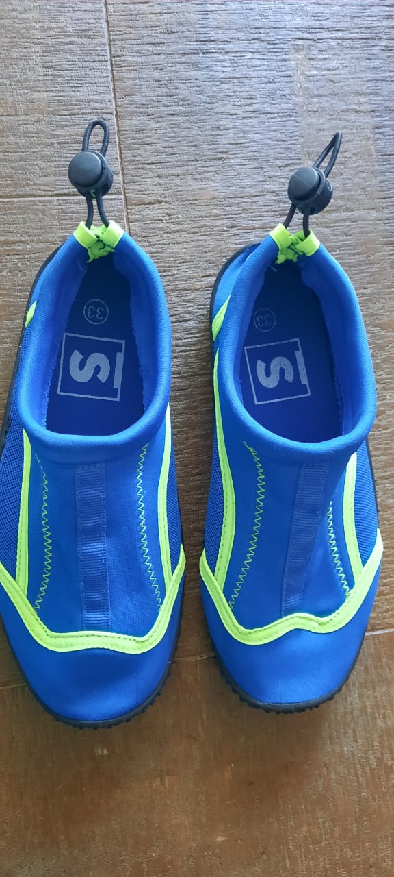 Waterschoenen maat 33