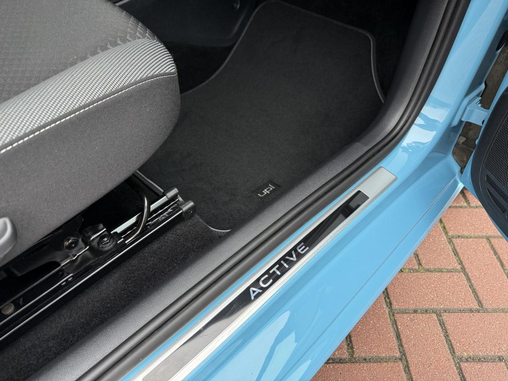 Volkswagen UP! 1.0 active 65pk | cruise | camera