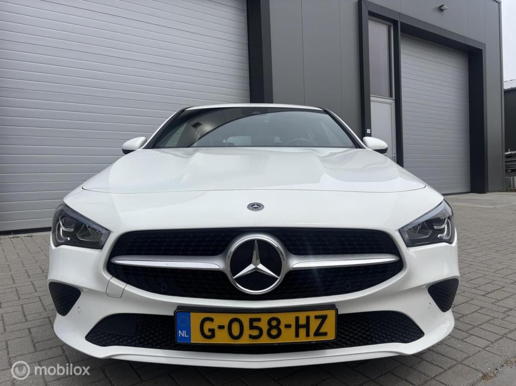 Mercedes-Benz Cla shooting brake 19 inch apple carplay 180