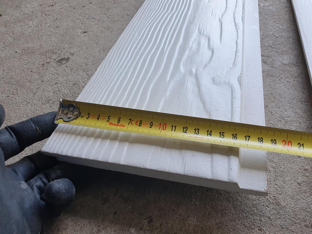 Witte Cedral planken gevelbekleding.