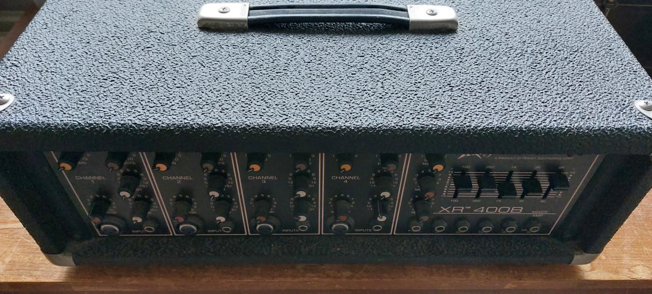 Peavey 210 Column 16 Ohm PA Speakers (Pair) + XR 400B Mixer+Kabels