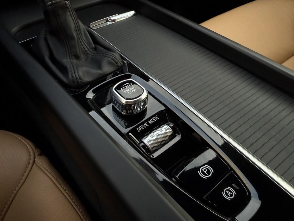 Volvo XC60 2.0 t4 momentum // 18.000km! //