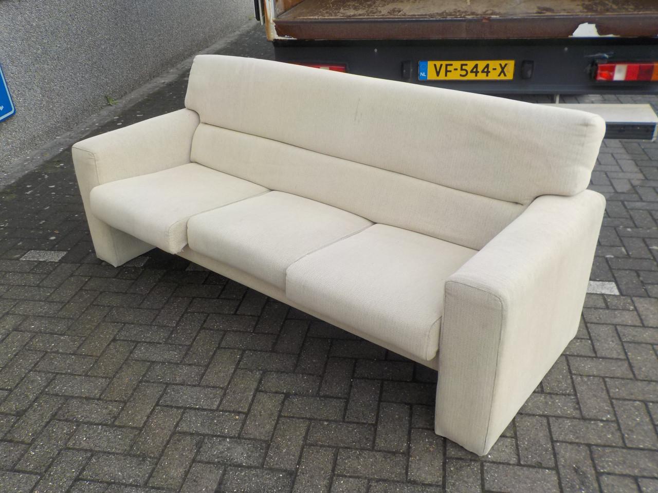 Mooie kwaliteit bank 215 cm breed in goede staat zit gedeelte kan verlengd