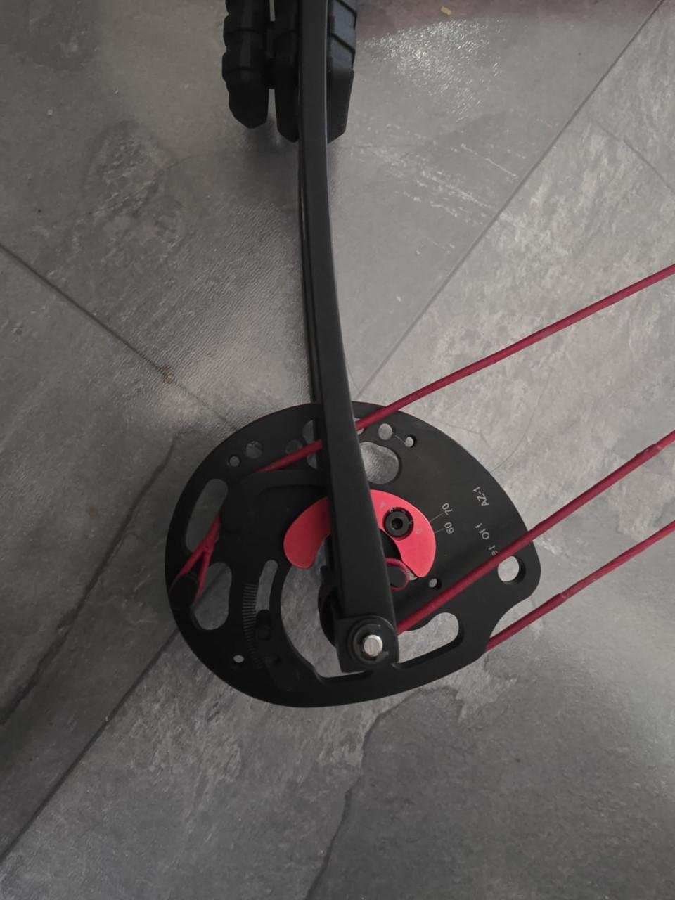 Als nieuwW&W X-36 Dragon Compoundboog 36 " Axle to Axle 30 tot 70 pond LH