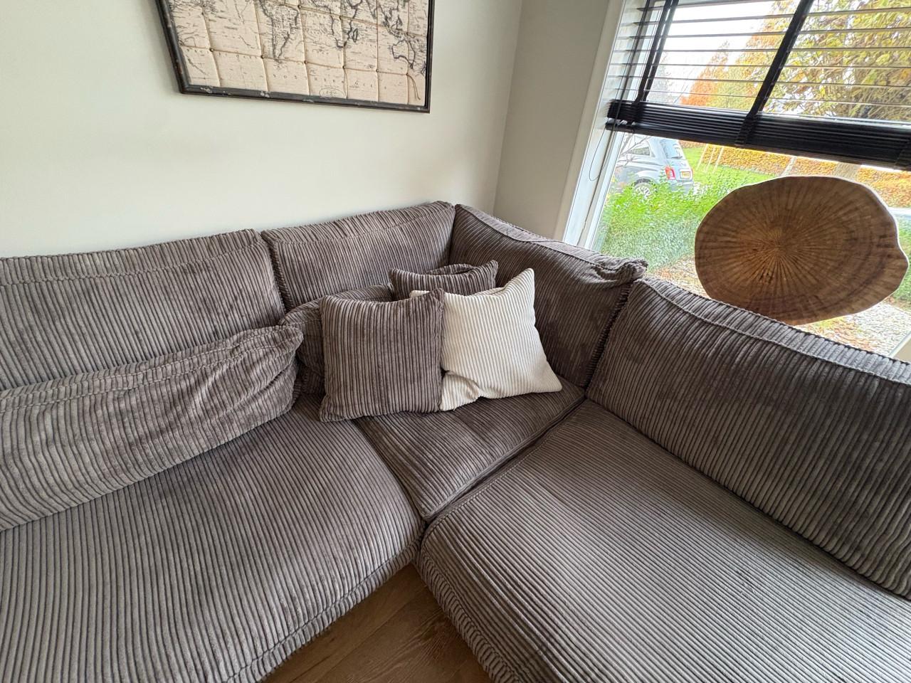 Hoekbank taupe in ribstof