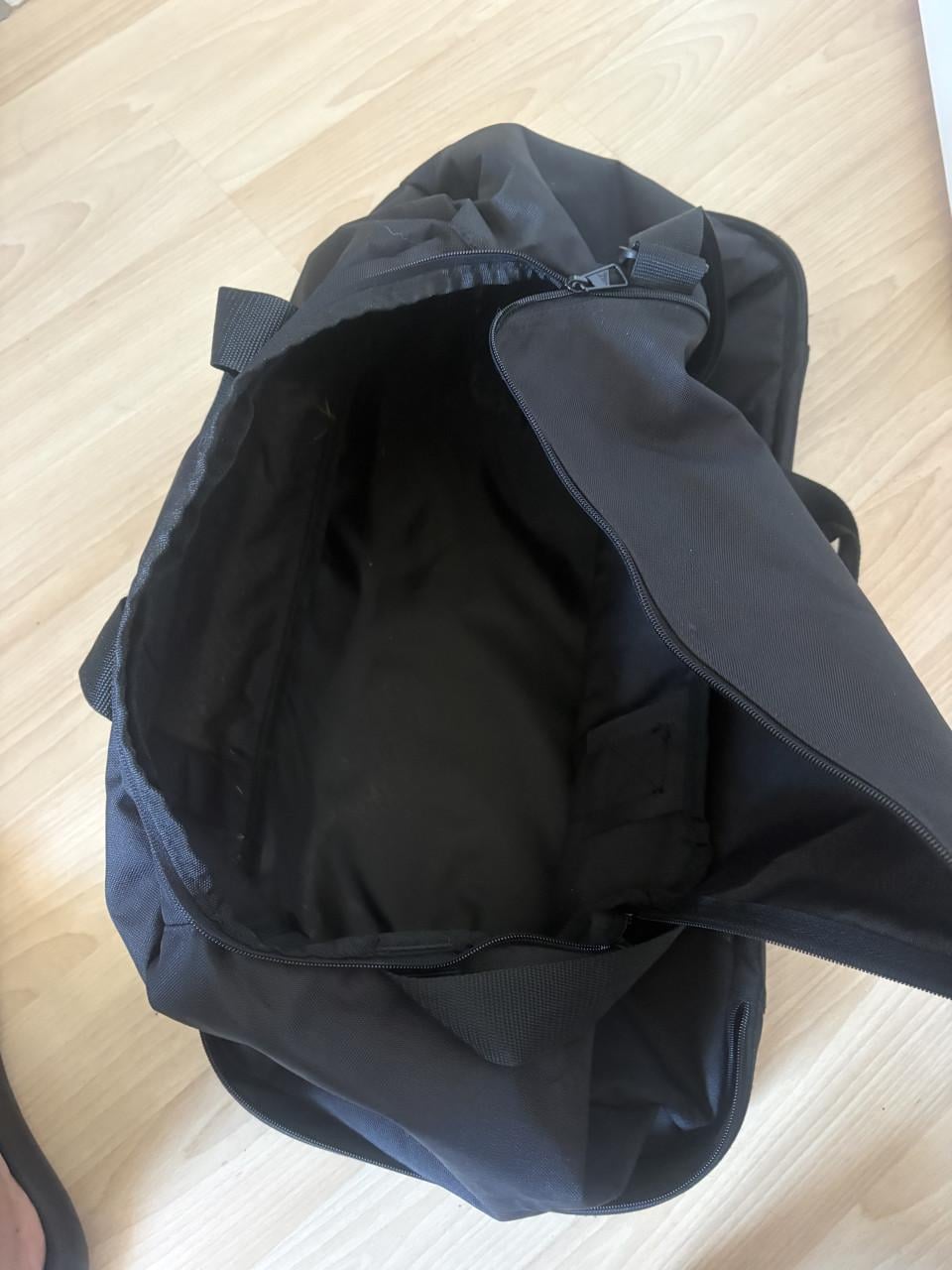 Adidas voetbaltas met schoenenvak.