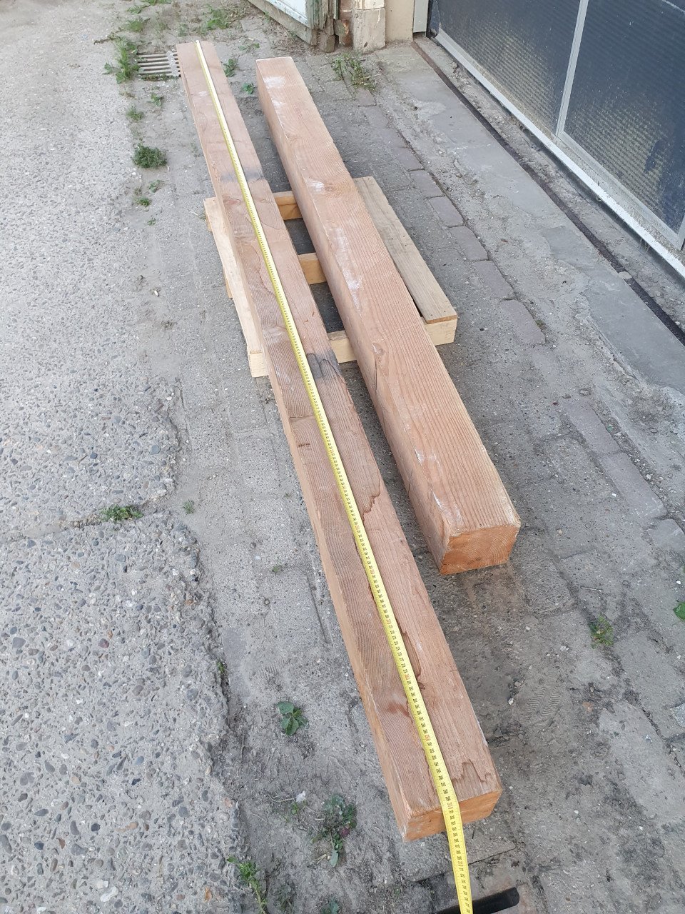 2 houten tuin palen/balk of staanders van Douglas 230&300cm.