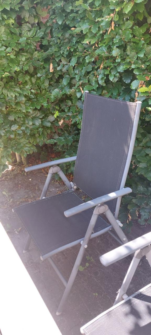 Tuintafel met stoelen
