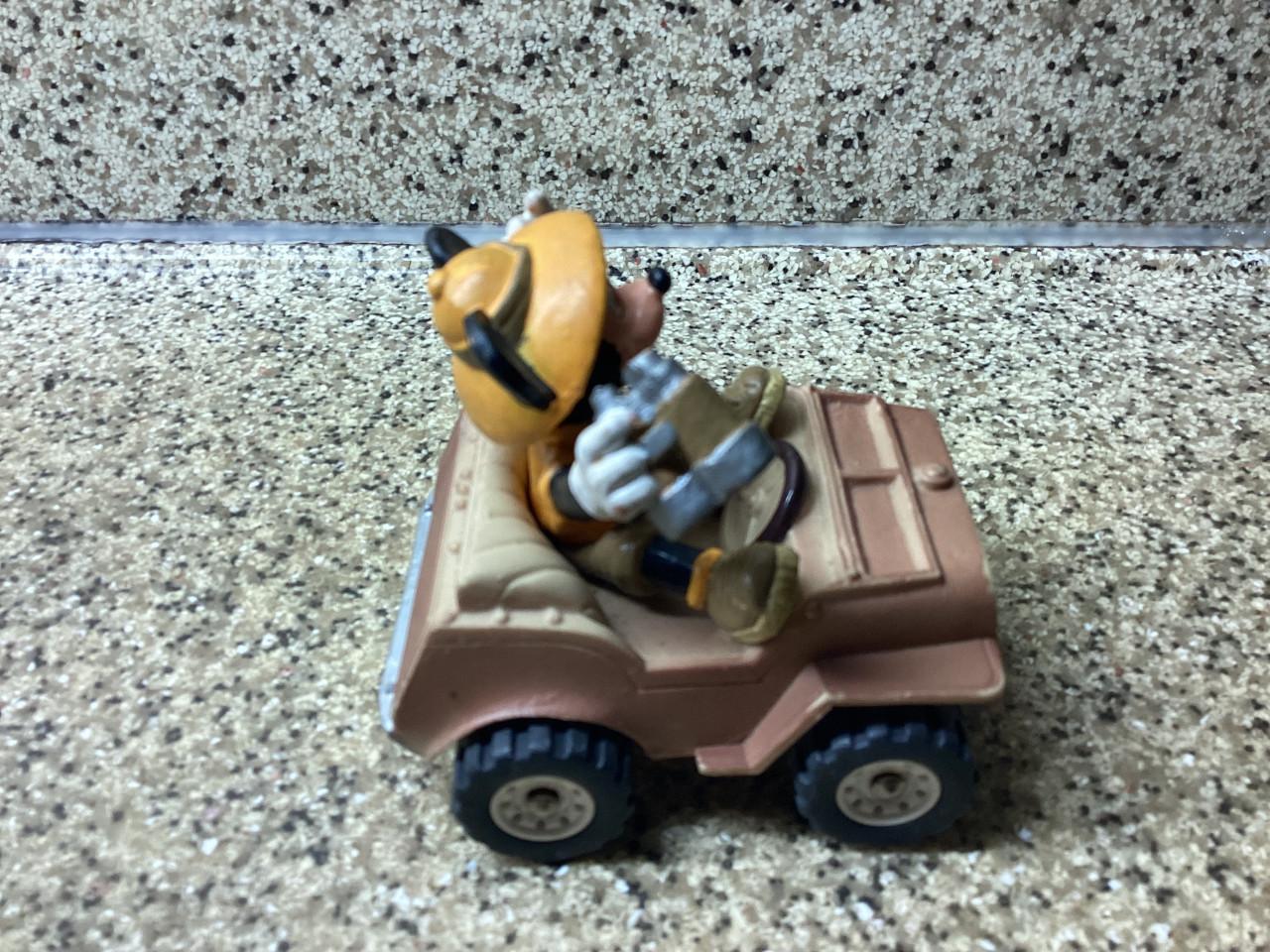 Mickey Mouse op safari.     BULLYLAND.   Handpainted.