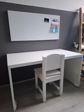 Kinderbureau + stoeltje