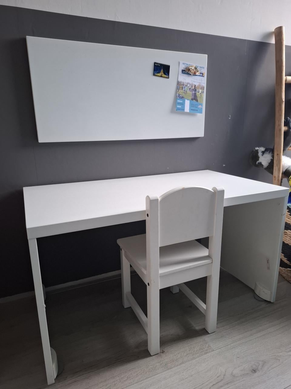 Kinderbureau + stoeltje