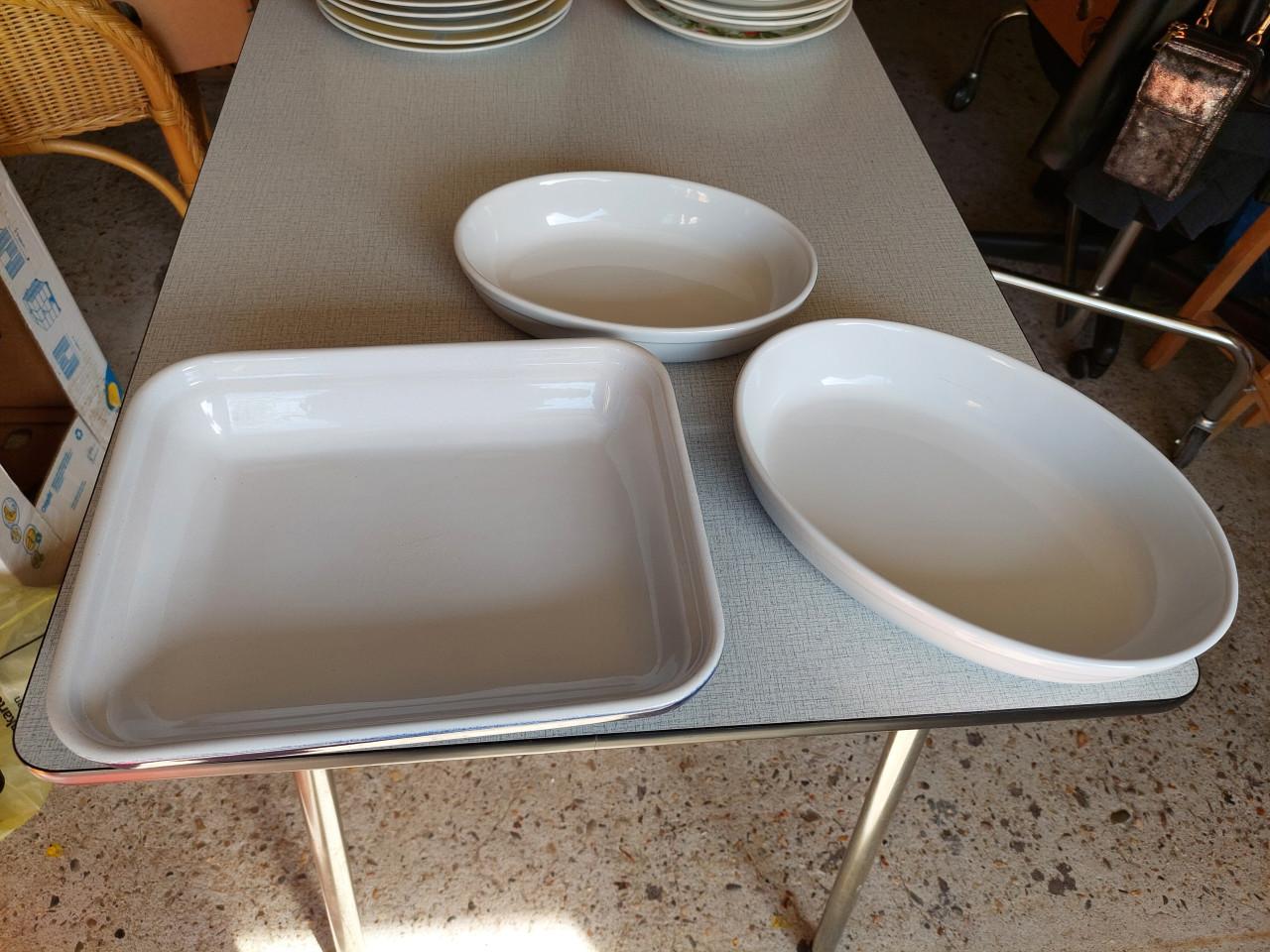 Te koop 3 witte stenen ovenschalen