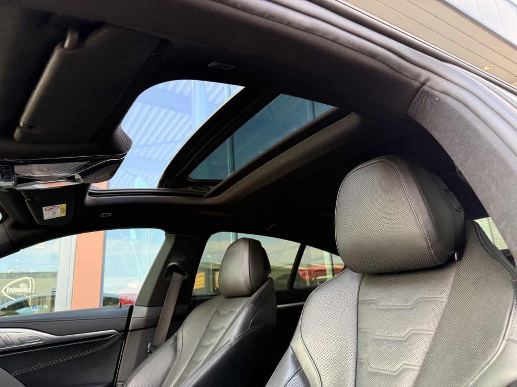 BMW 8-serie gran coupé m850i xdrive high executive | panoramadak | carbon c