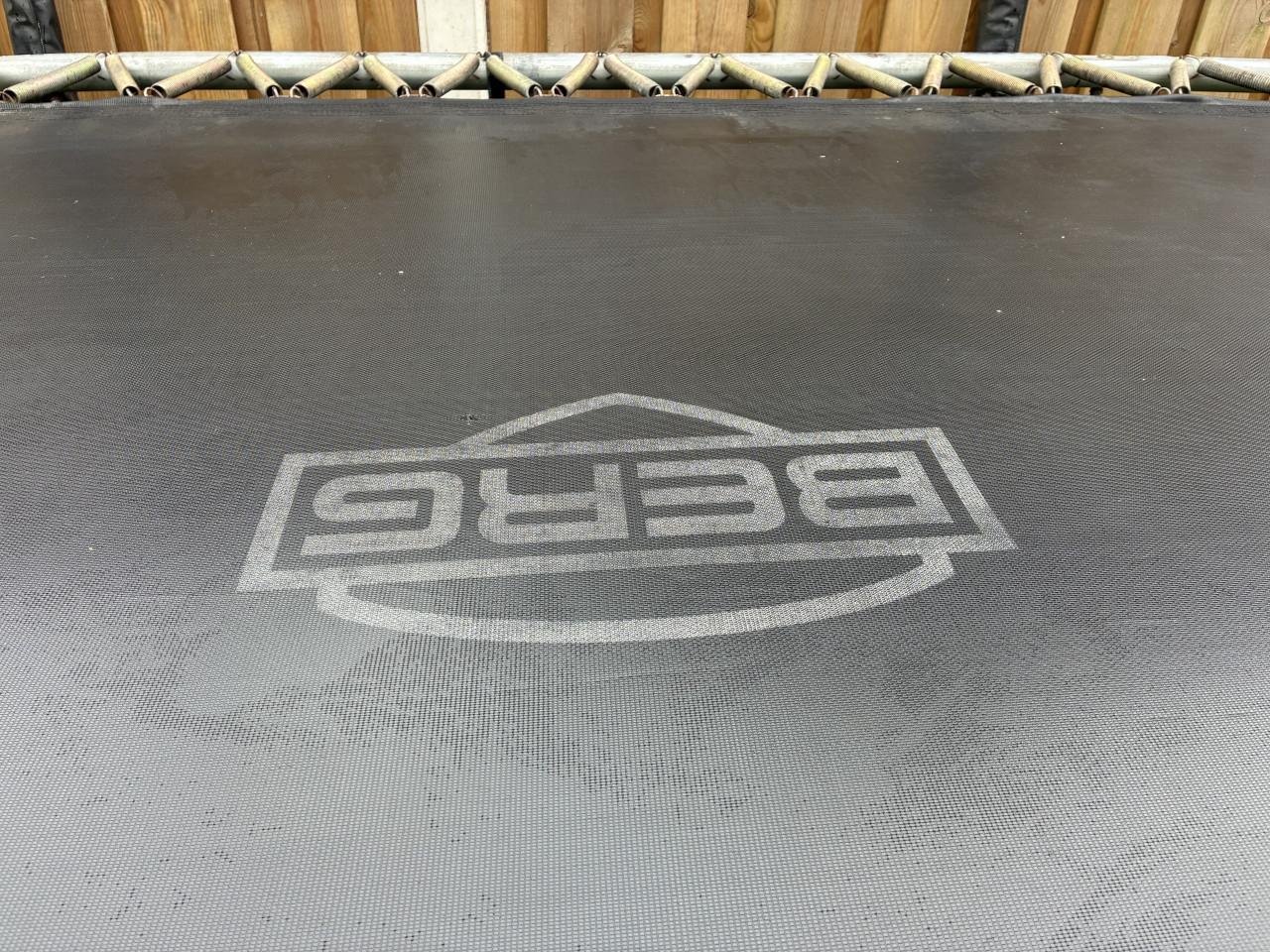 Trampoline Berg 330 x 220 incl trapje zonder net en rand