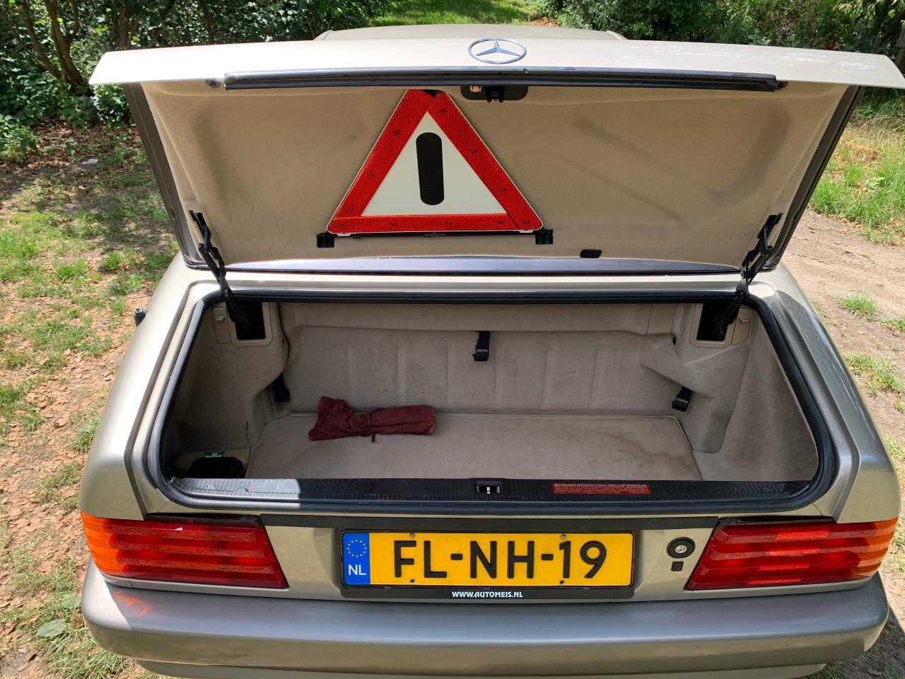 Mercedes Benz 500 SL, NL auto 26 d. km.