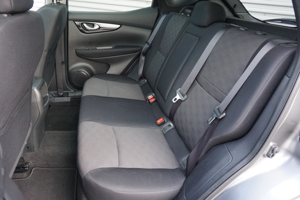 Nissan Qashqai 1.2 connect edition automaat climate / navi / 360 camera / c