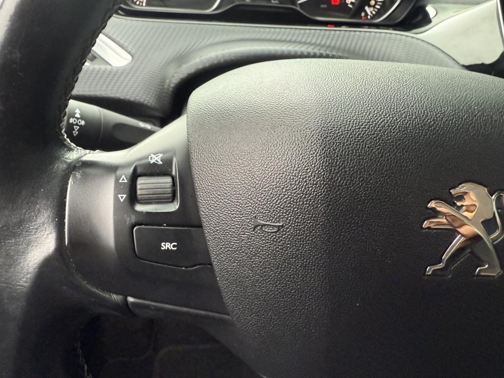 Peugeot 208 1.2 puretech blue lease executive 5-drs