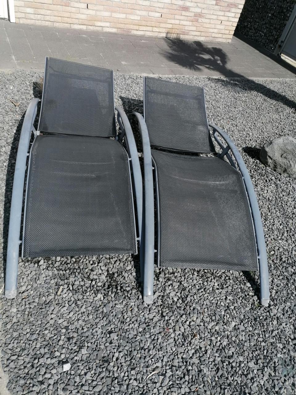 2 ligstoelen intratuin samen € 20,00