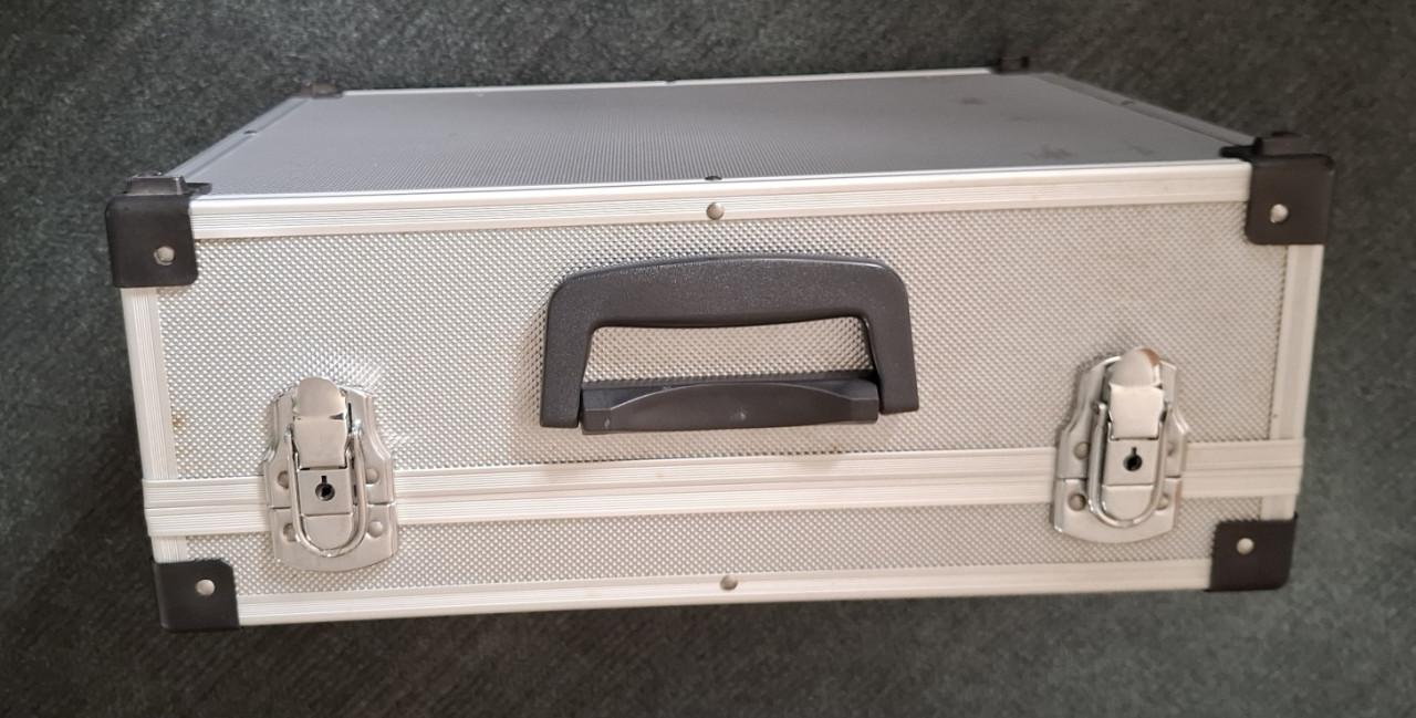Twee Aluminium attaché koffertjes van verschillende afmeting