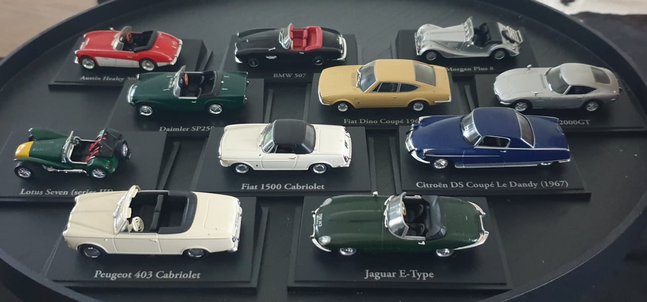11 verschillende merken modelautootjes schaal 1:43
