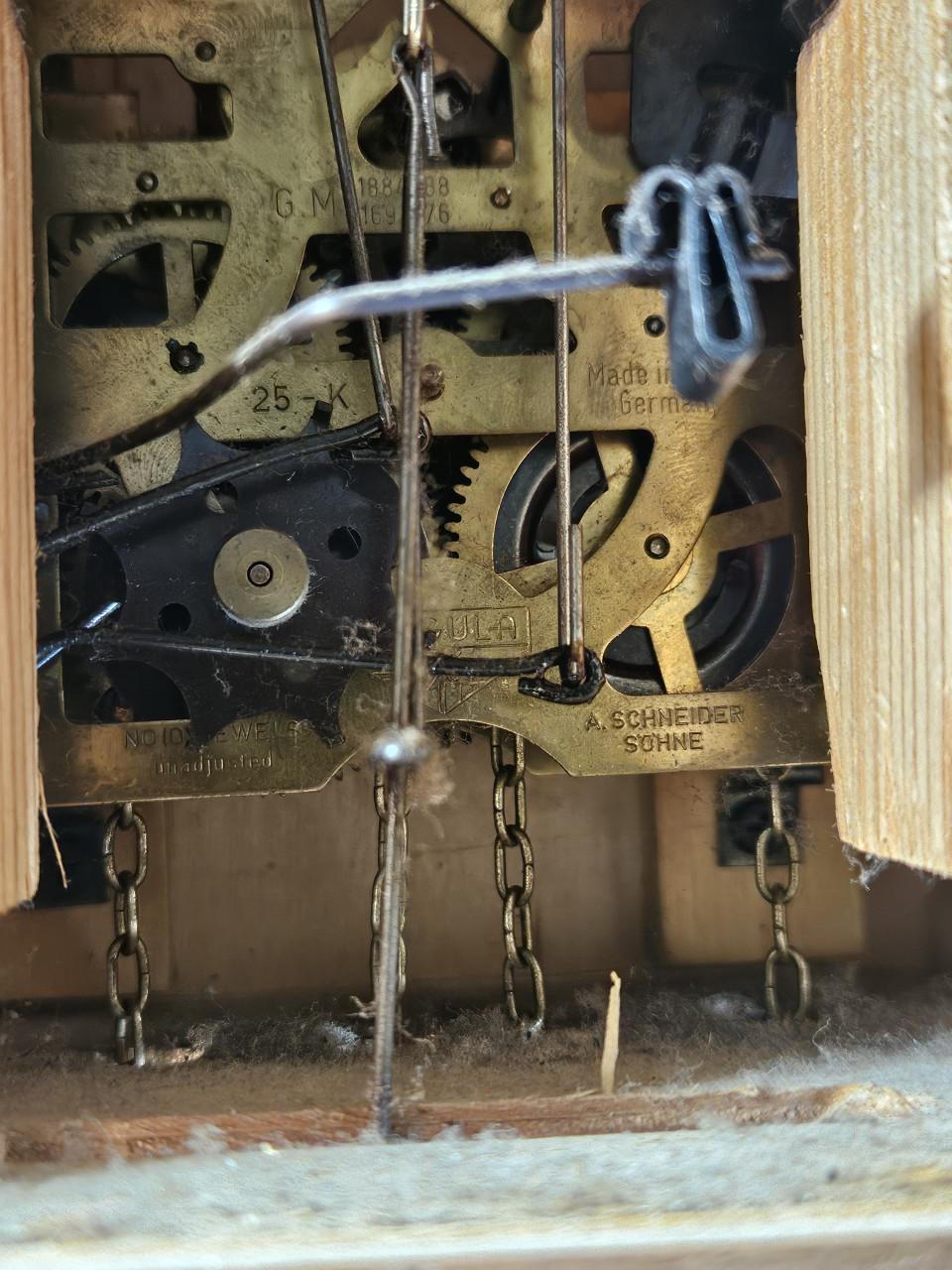 Antieke Koekoeksklok met Hertenkop en Jachttafereel