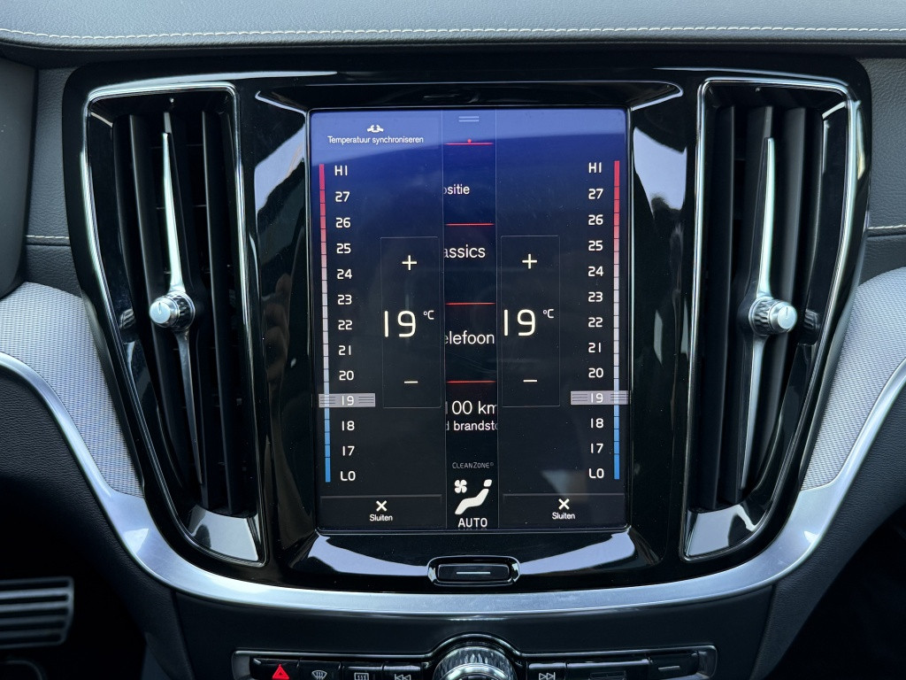 Volvo V60 t6 340pk recharge r-design| panodak| adap.cruise| h&ksound| came