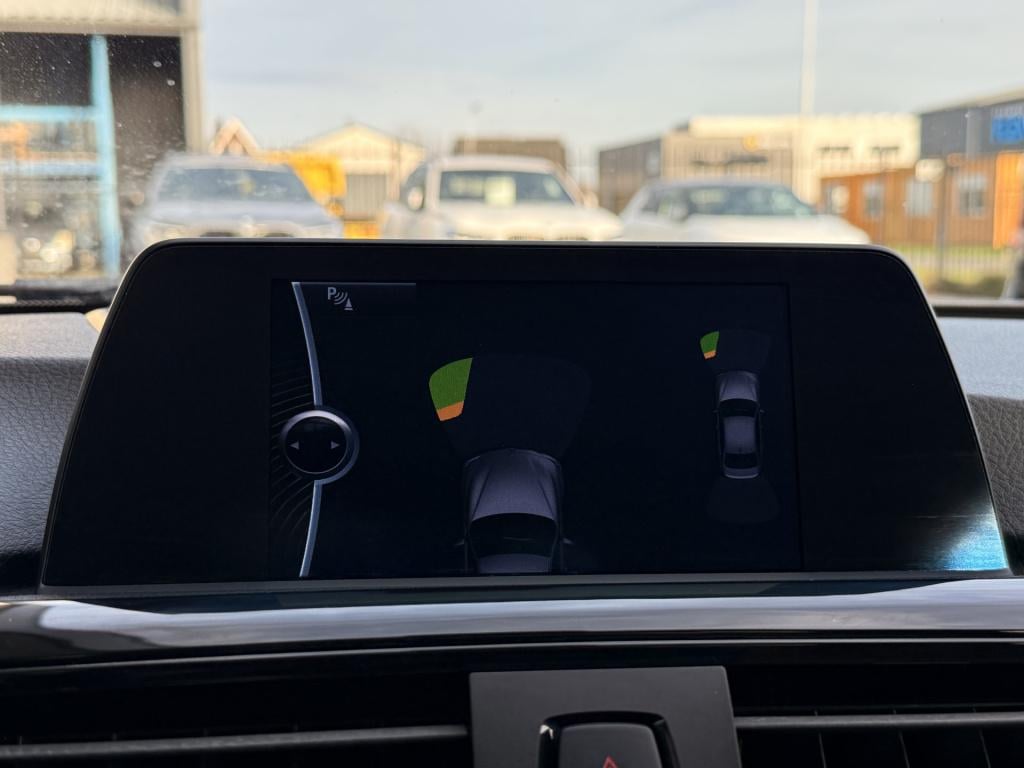 BMW 3-serie 320i high executive | harman/kardon | leder | v + a parkeersens