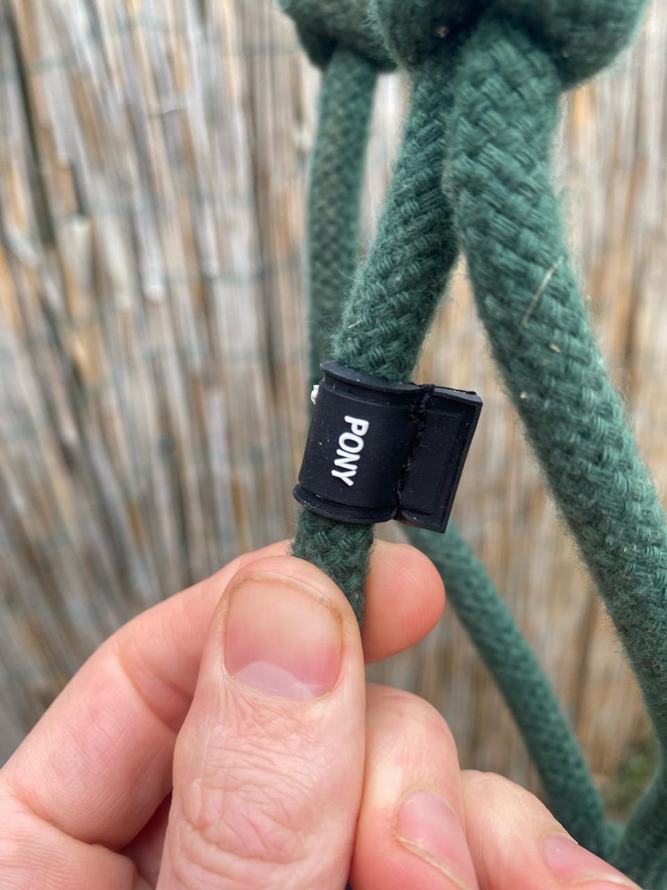 Touwhalster groen pony