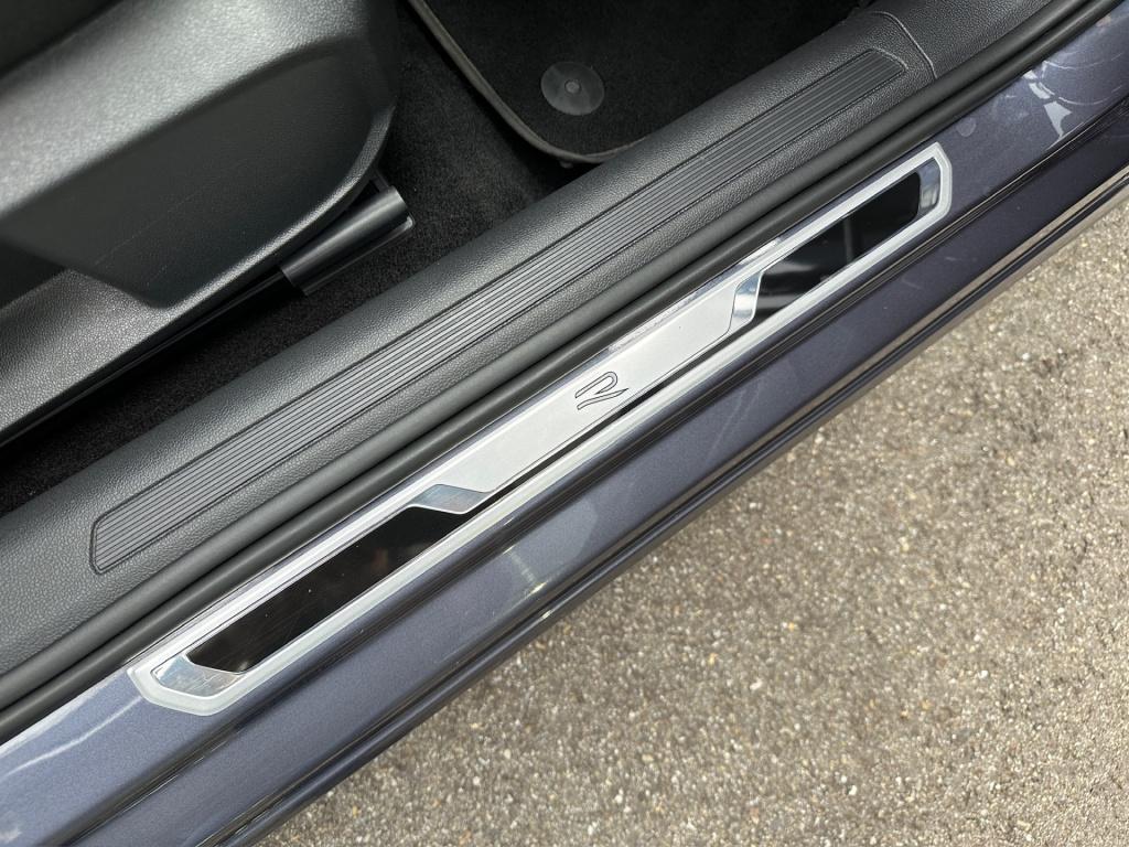 Volkswagen Polo 1.0 tsi dsg r-line 110pk | adapt. cruise | iq light | 17 in