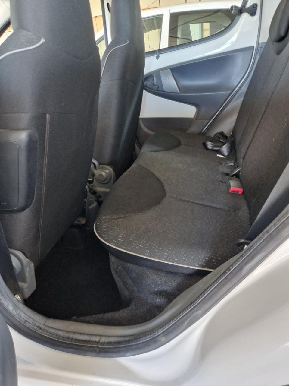 Peugeot 107 1.0-12v xs | airco | achterspoiler | velgen ''15 | toerenteller