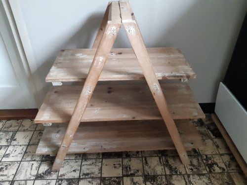 Houten decoratie rekje