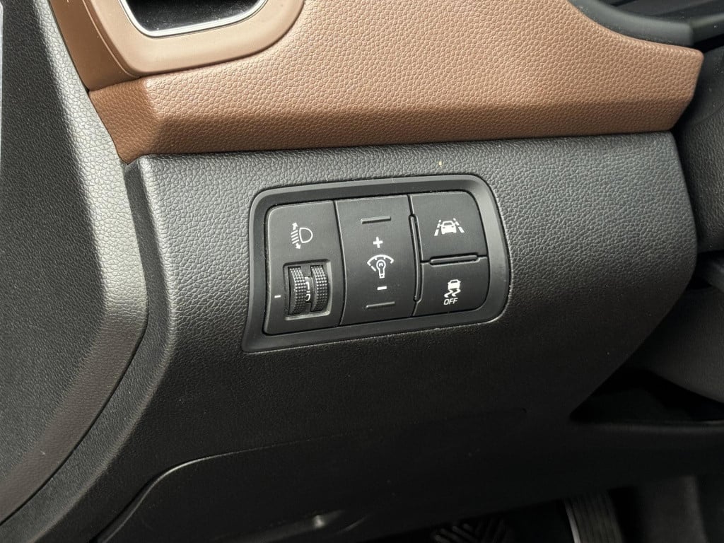 Hyundai I 20 1.2 hp i-motion premium | panoramadak | cruise & climate contr