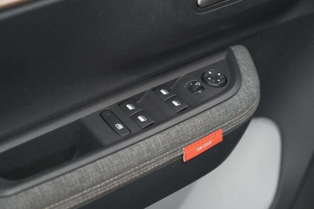 Citroen C3 Aircross 1.2 turbo 100pk plus | camera | parkeersensoren | apple