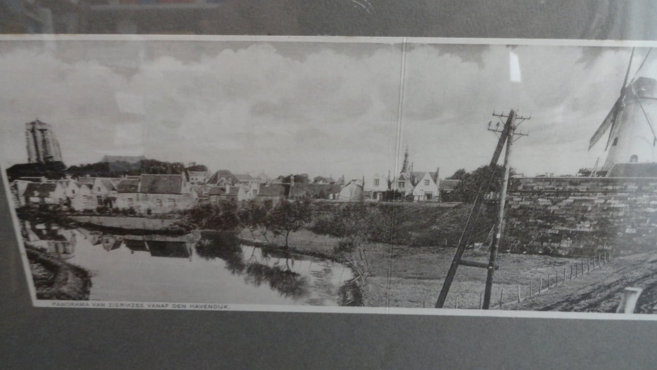 Zierikzee -Panorama van Zierikzee vanaf Den Havendijk  Zeer fraai ingelijst