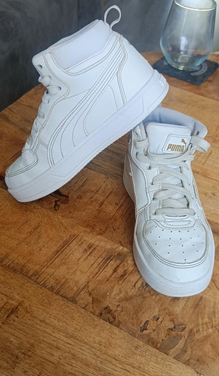 Puma (half hoog) wit maat 31