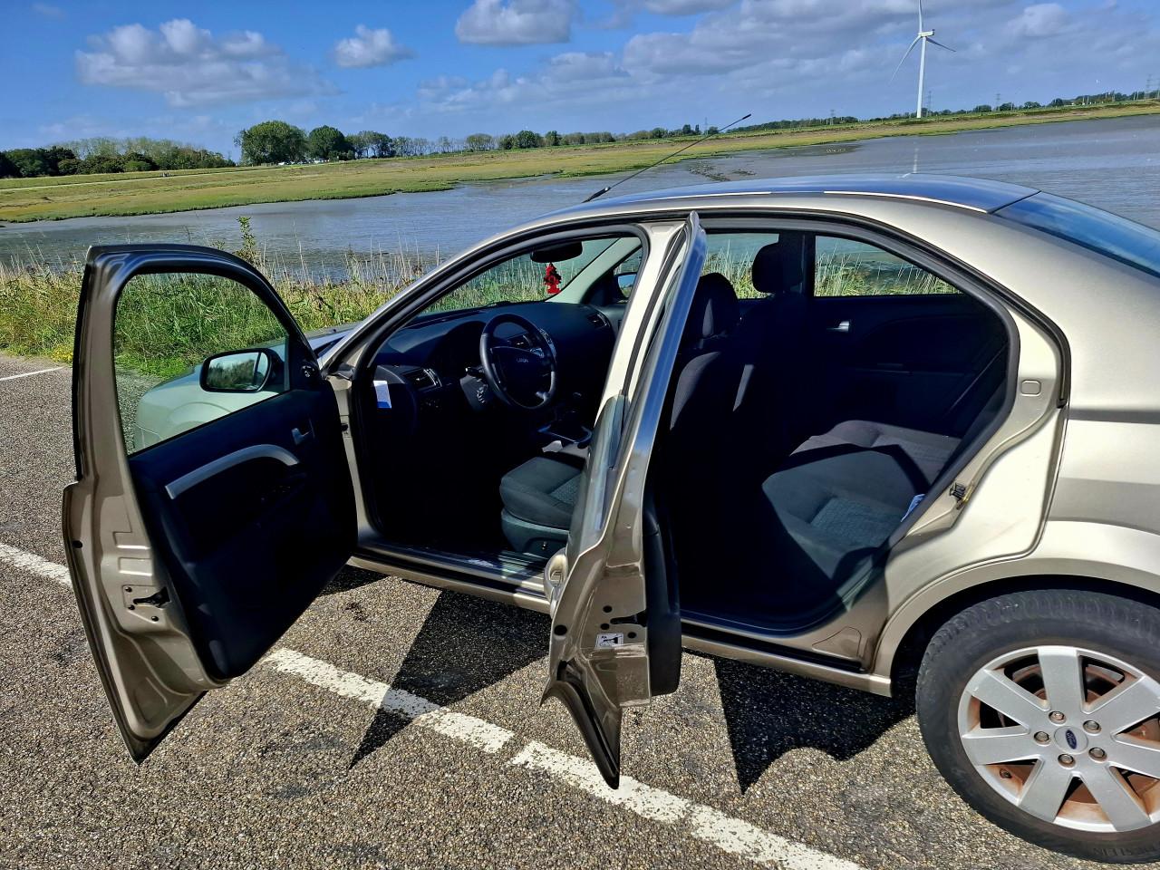 Ford Mondeo Futura 1.8, 2004