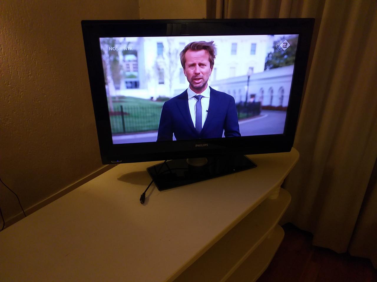 """" PHILIPS 81 cm TELEVISIE EN HUMAX DECODER EN ALLE HANDLEIDINGEN""""