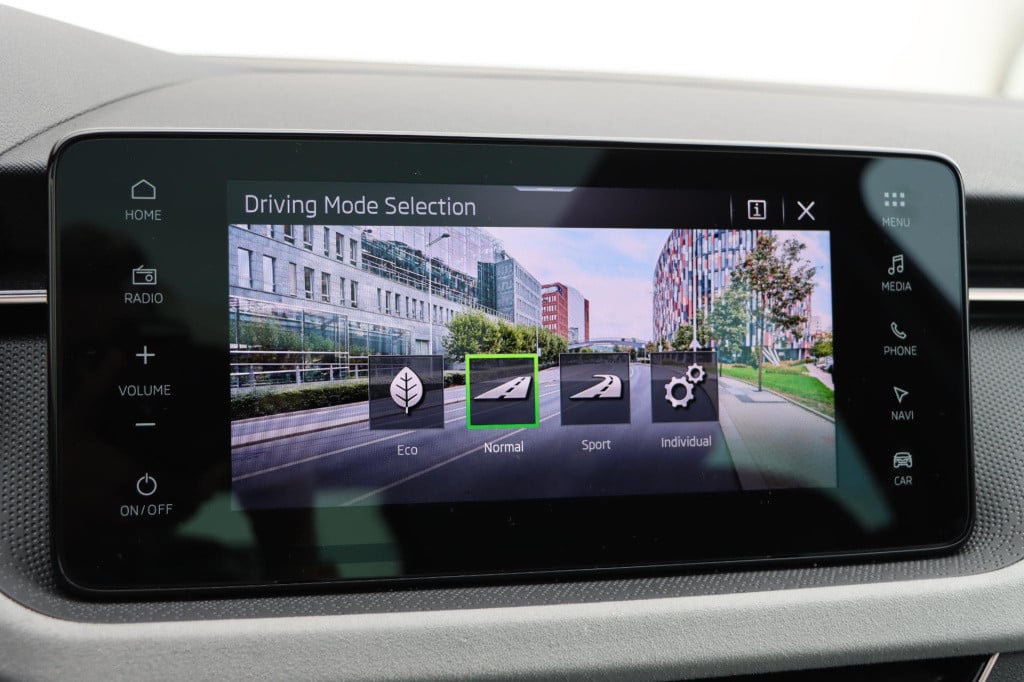 Skoda Scala 1.0 tsi business edition - travel assist