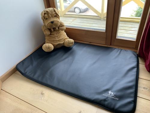Knuffelwuff kunstleer hondenmat XXL